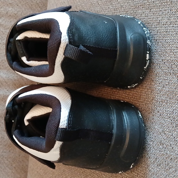 NEW Under Armour GS Zone Black and White Basketball Athletic Shoes, Sz 7 Youth - Picture 6 of 8